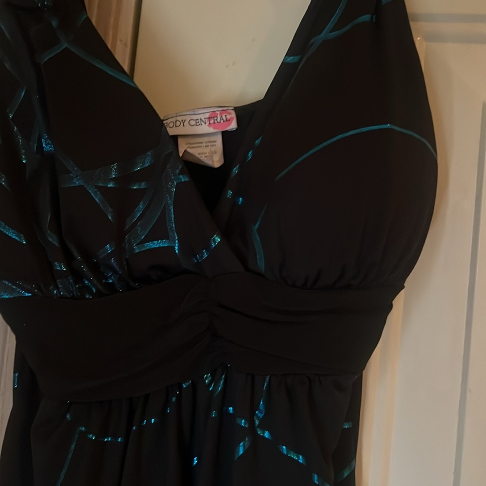 Cute top to pair with a skirt - Picture 3 of 4